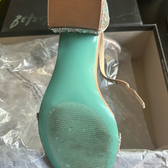 Champagne sparkly heels - Picture 4 of 9